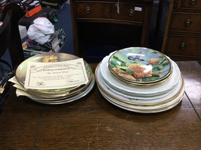 Lot 409 - A COLLECTION OF CABINET PLATES