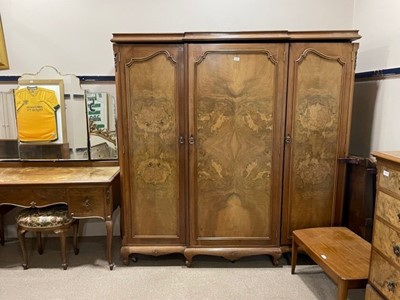 Lot 435 - A WALNUT BEDROOM SUITE