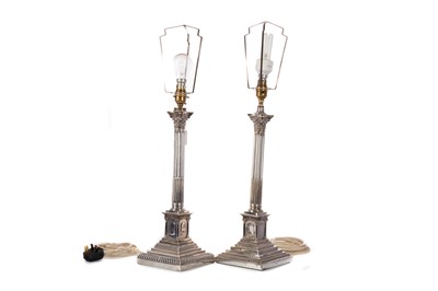 Lot 489 - A MATCHED PAIR OF EARLY 20TH CENTURY CORINTHIAN COLUM TABLE LAMPS