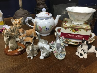 Lot 493 - A LOT OF TWO LLADRO CAT FIGURES AND OTHER CERAMICS