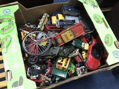 Lot 557 - A COLLECTION OF MODEL VEHICLES