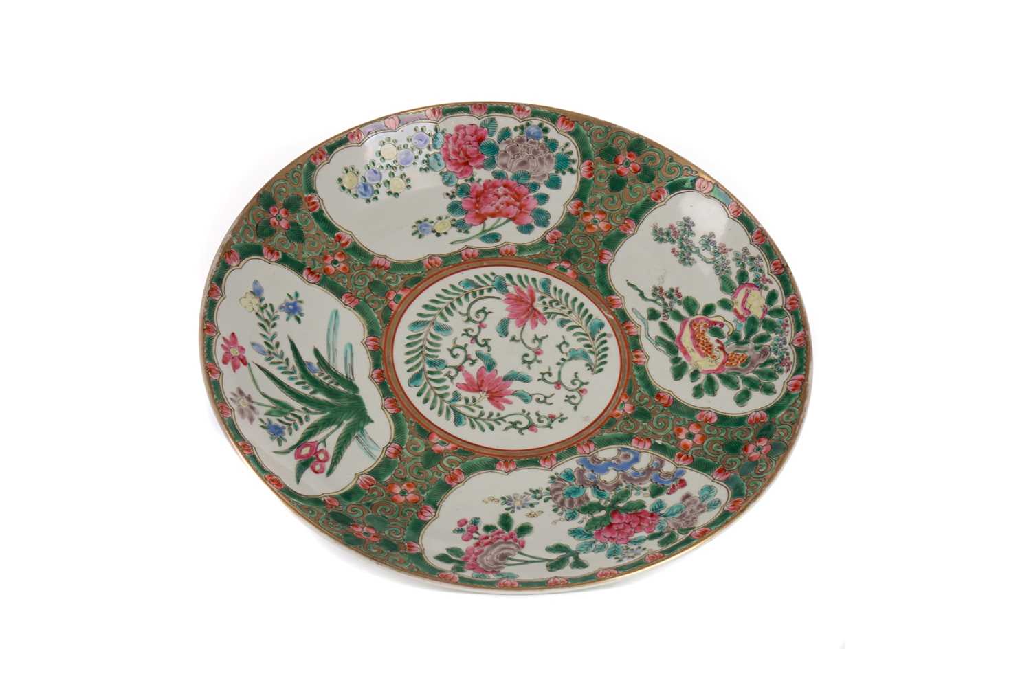 Lot 1804 - A CHINESE FAMILLE ROSE PLATE