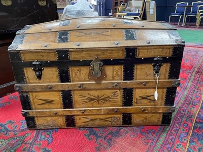 Lot 350A - A STAINED WOOD AND METAL BOUND TRAVEL TRUNK