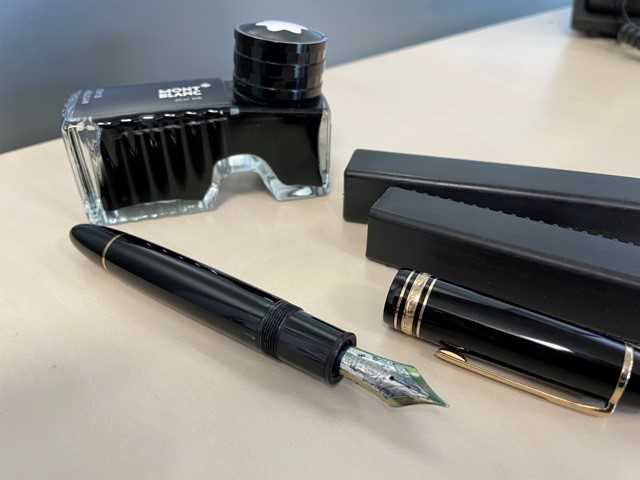 Lot 10 - A MONT BLANC FOUNTAIN PEN AND INKWELL