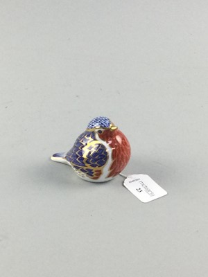 Lot 23 - A ROYAL CROWN DERBY ROBIN PAPERWEIGHT