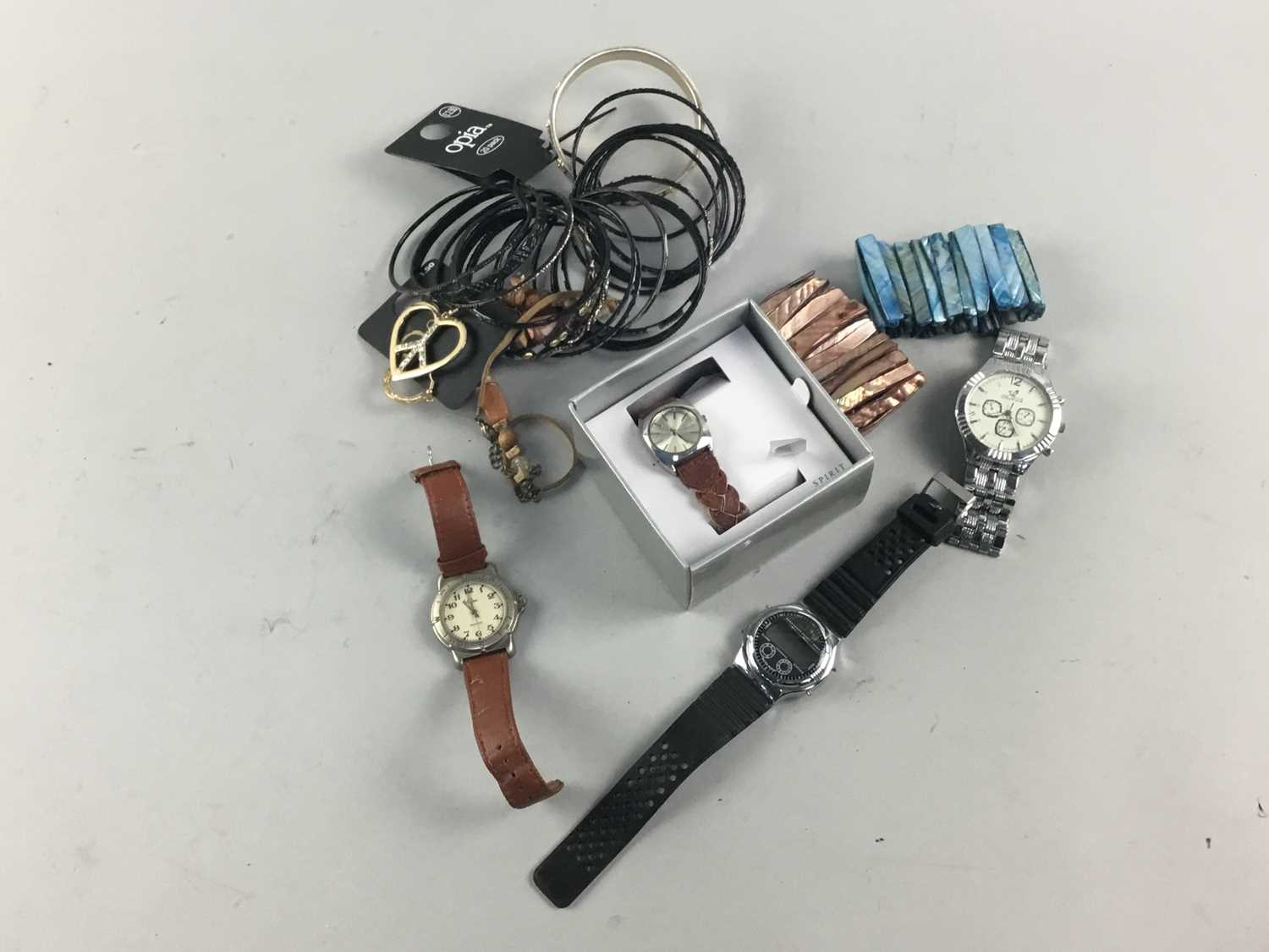 Lot 32 - A COLLECTION OF FASHION WATCHES AND COSTUME JEWELLERY