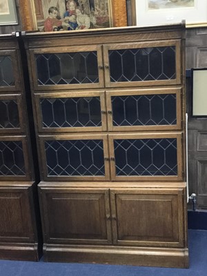 Lot 132 - AN EARLY 20TH CENTURY OAK SECTIONAL BOOKCASE