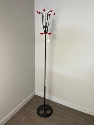Lot 138 - A VINTAGE ATOMIC BALL HAT AND COAT STAND