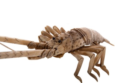 Lot 1800 - AN EARLY 20TH CENTURY JAPANESE BONE ARTICULATED LOBSTER