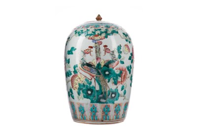 Lot 1801 - AN EARLY 20TH CENTURY CHINESE LIDDED JAR