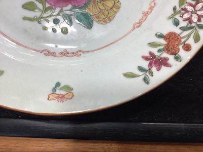 Lot 1818 - A PAIR OF 19TH CENTURY CHINESE FAMILLE ROSE PLATES