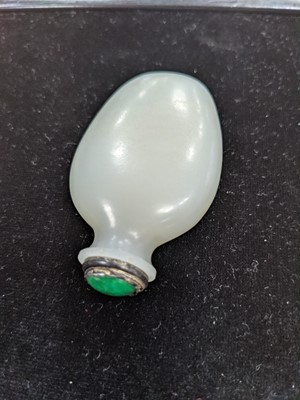 Lot 1826 - A CHINESE JADE AMULET AND A SNUFF BOTTLE