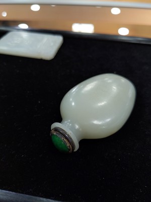 Lot 1826 - A CHINESE JADE AMULET AND A SNUFF BOTTLE