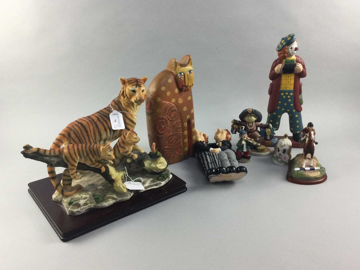 Lot 76 - A RESIN GROUP OF TIGERS, CLOWN AND OTHER FIGURES