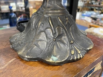 Lot 150 - A TIFFANY STYLE TABLE LAMP