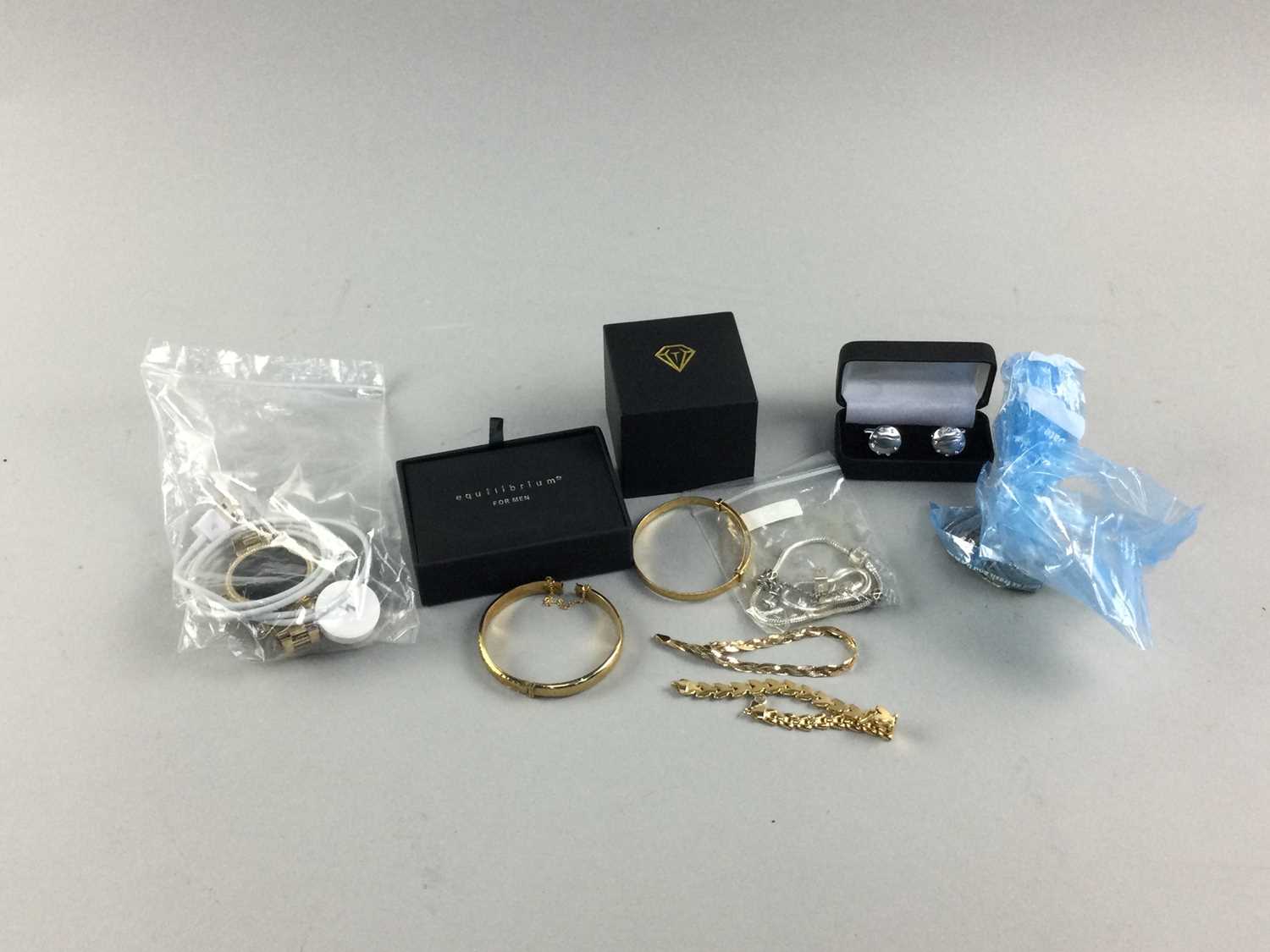 Lot 80 - A MICHAEL KORS SMART WATCH AND COLLECTION OF COSTUME JEWELLERY