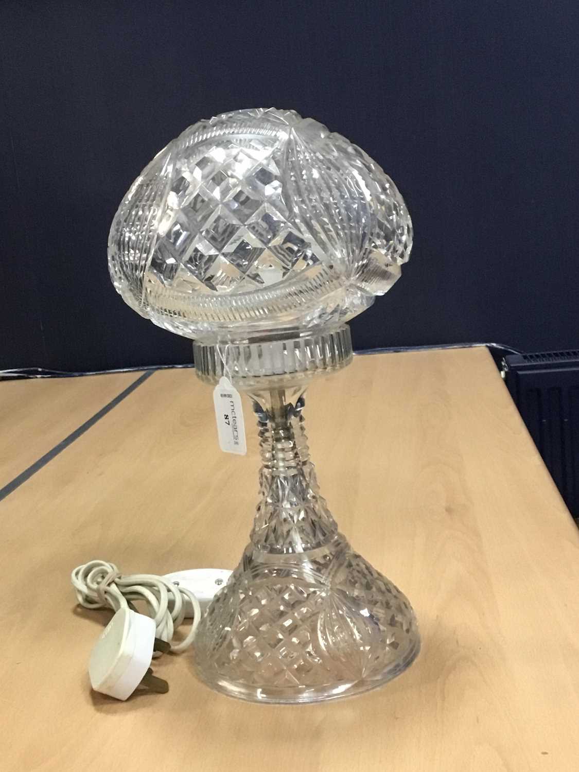 Lot 87 - A CRYSTAL TABLE LAMP