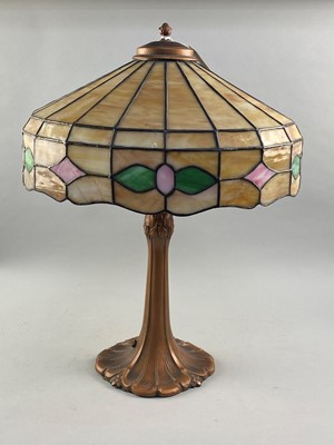 Lot 197 - A TIFFANY STYLE LAMP