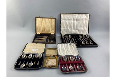 Lot 203 - A SET OF SIX SILVER TEASPOONS IN FITTED CASE AND OTHER SILVER PLATED ITEMS