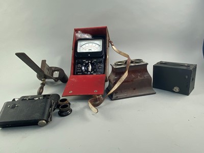 Lot 208 - A LOT OF TWO EARLY 20TH CENTURY STEREOSCOPIC VIEWERS AND OTHER ITEMS