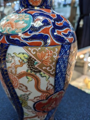 Lot 1829 - A 20TH CENTURY JAPANESE IMARI BALUSTER VASE AND COVER
