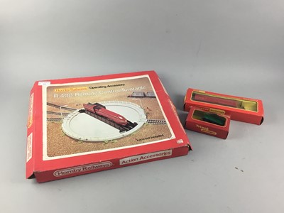 Lot 313 - A COLLECTION OF HORNBY MODEL RAILWAY CARRIAGES, ENGINES, TRACK AND ACCESSORIES
