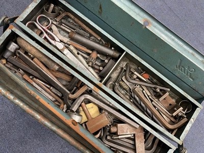 Lot 338 - A LOT OF VINTAGE TOOLS IN A METAL TOOL BOX