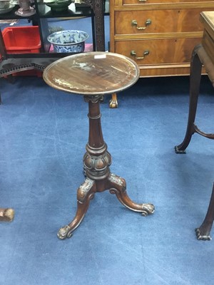 Lot 357 - A VICTORIAN MAHOGANY TRIPOD TABLE