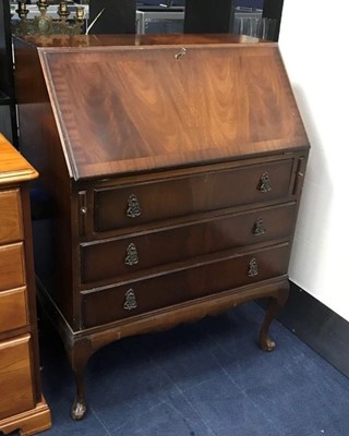 Lot 372 - A MAHOGANY REPRODUCTION BUREAU