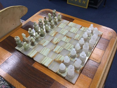 Lot 409 - AN ONYX CHESS SET