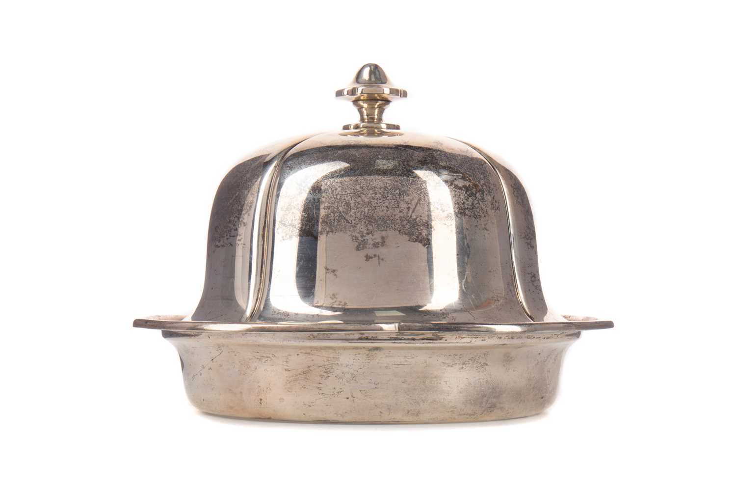 Lot 509 - A GEORGE V SILVER MUFFIN DISH AND COVER