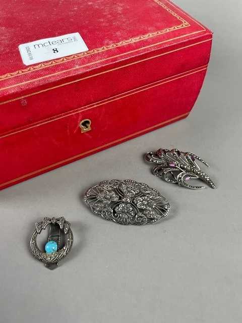 Lot 8 - A LOT OF VINTAGE SILVER AND MARCASITE JEWELLERY