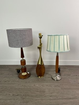 Lot 206 - A RETRO TEAK AND BRASS TABLE LAMP AND TWO OTHER TABLE LAMPS