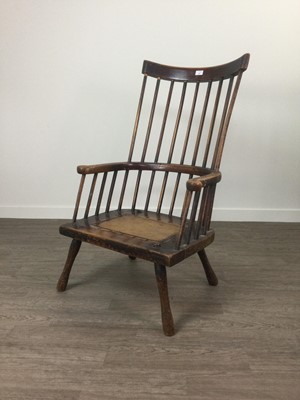 Lot 820 - A LATE GEORGE III OAK AND ELM COUNTRY MADE COMB BACK CHAIR