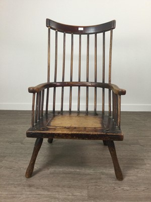 Lot 820 - A LATE GEORGE III OAK AND ELM COUNTRY MADE COMB BACK CHAIR