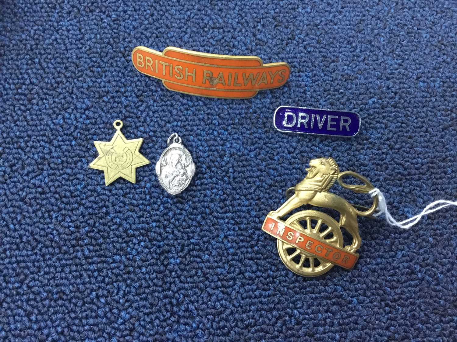 Lot 45 - A SMALL GROUP OF RAILWAYS BADGES