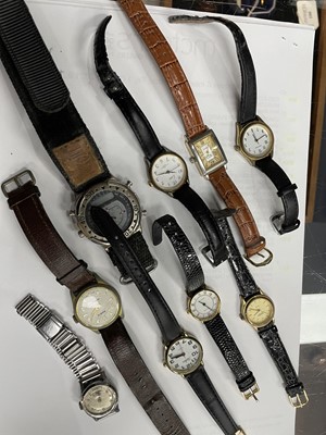 Lot 36 - A COLLECTION OF VINTAGE GENTS AND LADY'S WRIST WATCHES