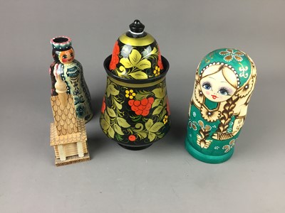 Lot 107 - A COLLECTION OF RUSSIAN INTEREST HOHLOMA ITEMS