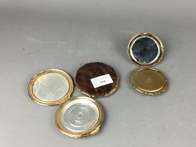 Lot 154 - A COLLECTION OF VINTAGE COMPACTS