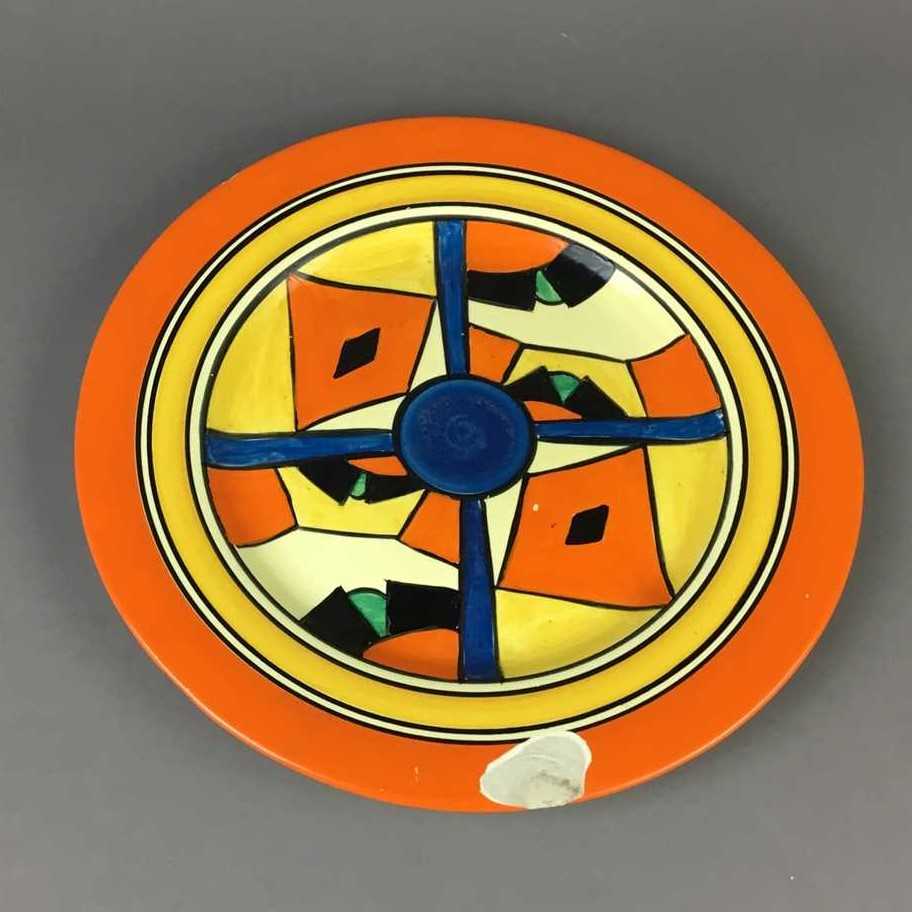 Lot 20 - AN EARLY 20TH CENTURY CLARICE CLIFF BIZARRE CIRCULAR PLATE