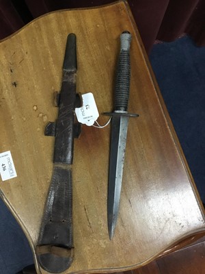 Lot 73 - A COMMANDO STYLE FIGHTING KNIFE