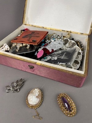 Lot 245 - A COLLECTION OF COSTUME JEWELLERY