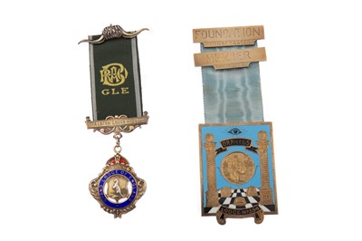 Lot 276 - AN EARLY 20TH CENTURY MASONIC 'ORPHEUS' JEWEL