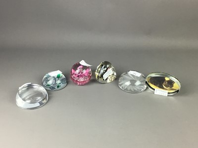 Lot 294 - A LOT OF SIX GLASS AND RESIN PAPERWEIGHTS