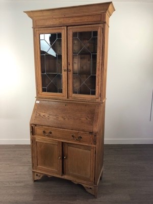 Lot 288 - AN EARLY 20TH CENTURY OAK BUREAU BOOKCASE