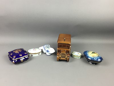 Lot 149 - A COLLECTION OF ASSORTED PILL BOXES