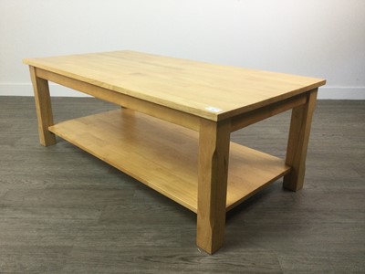 Lot 316 - A MODERN BEECH WOOD RECTANGULAR COFFEE TABLE