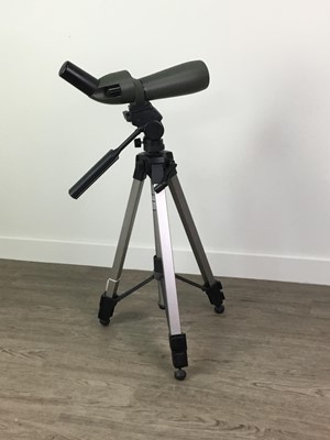 Lot 364 - A MODERN TELESCOPE ON TRIPOD