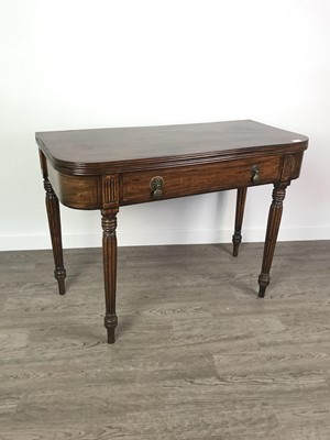 Lot 456 - AN EARLY 19TH CENTURY MAHOGANY TURNOVER TEA TABLE