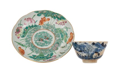 Lot 1923 - A LATE 19TH CENTURY CHINESE FAMILLE VERTE CIRCULAR PLATE AND A BOWL